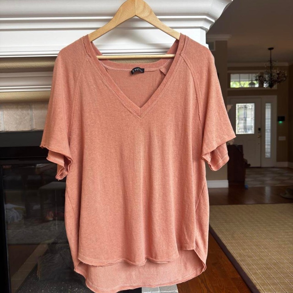 Very J peachy pink v-neck tee in size L lagenlook oversized boho casual